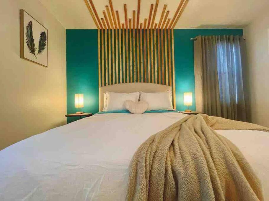 The Botanical Retreat, King Comfort & Poolside Peace Γκέινσβιλ Εξωτερικό φωτογραφία